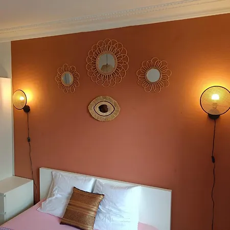 Belle D'hote Avec Balcon Prive - 3 Mins Gare - Geneve Acces Direct Homestay *