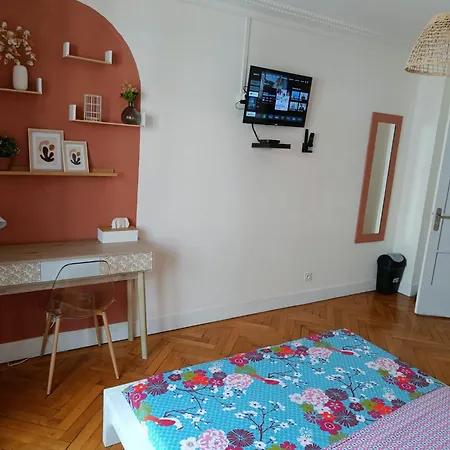 Belle D'hote Avec Balcon Prive - 3 Mins Gare - Geneve Acces Direct Homestay Annemasse