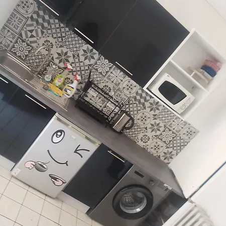 Belle D'hôte Avec Balcon Privé - 3 Mins Gare - Genève Accès Direct Séjour chez l'habitant
