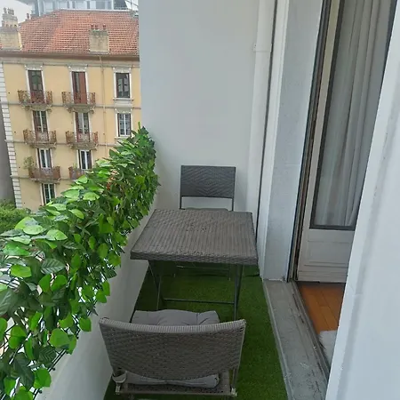 Belle D'hôte Avec Balcon Privé - 3 Mins Gare - Genève Accès Direct Séjour chez l'habitant Annemasse