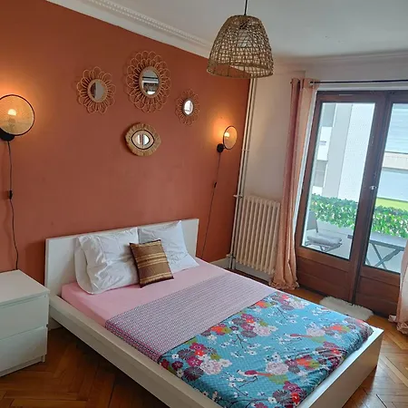 Belle D'hôte Avec Balcon Privé - 3 Mins Gare - Genève Accès Direct Séjour chez l'habitant