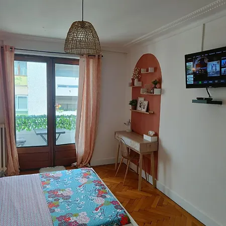 Belle D'hôte Avec Balcon Privé - 3 Mins Gare - Genève Accès Direct Annemasse