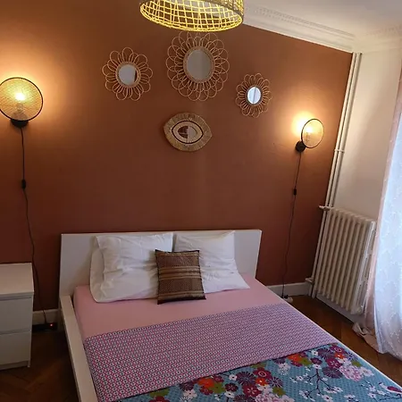 Belle D'hôte Avec Balcon Privé - 3 Mins Gare - Genève Accès Direct Séjour chez l'habitant